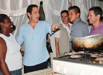 Vargas Lleras inicia en Cartagena programa para llevar agua a hogares de estratos 1 y 2
