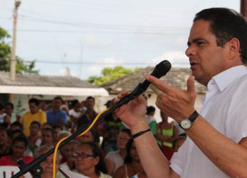 Vargas Lleras pegó el primer ladrillo de las casas gratis en Palmar de Varela