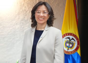 FOTOGRAF&Iacute;A COMUNICADO MINISTRA ENCARGADA