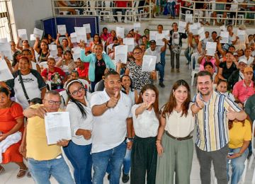 FOTOGRAFIA viceministra de Vivienda Aydeé Marsiglia EN DIALOGO CON con 153 familias de la urbanización Villa Karen del corregimiento de Chochó en Sincelejo