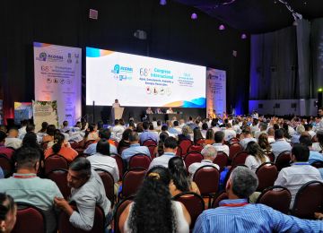 FOTOGRAFÍA EL MINISTRO (E) DE VIVIENDA, CIUDAD Y TERRITORIO, EDWARD LIBREROS MAMBY, EN EL 68° CONGRESO DE ACODAL 2025