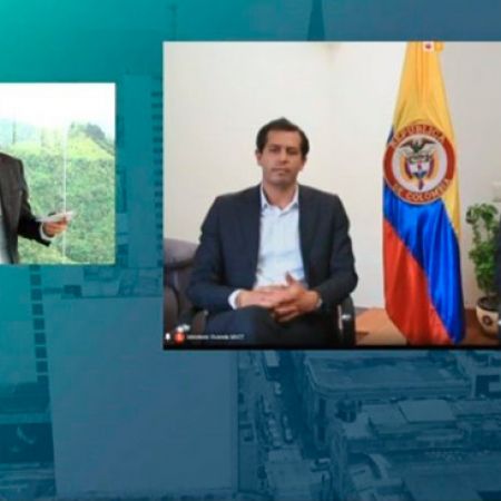 De izquierda a derecha: Carlos Mario Marín, alcalde de Manizales; Jose Luis Acero, viceministro de Agua; Jonathan Malagón, ministro de Vivienda; durante Fb Live PTAR Cámbulos.