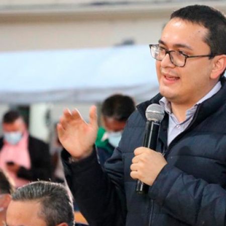 El viceministro de Vivienda, Carlos Ruiz, anunció más de 170 mejoramientos y 11.500 viviendas nuevas. Foto: Presidencia de la República