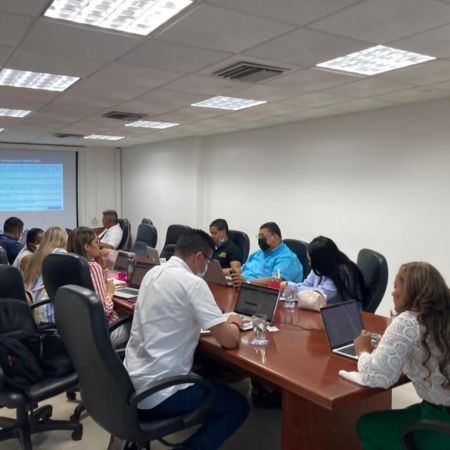 Guajira Azul es para el departamento una iniciativa que busca llevar soluciones de agua potable a la población, especialmente con un enfoque diferencial hacia las comunidades indígenas del territorio. Foto: archivo prensa (MVCT)