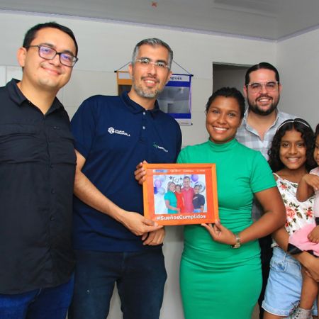 Entrega de mejoramientos de vivienda del programa Casa Digna Vida Digna en Barranquilla. Foto: Cortesía Jairo Rendón