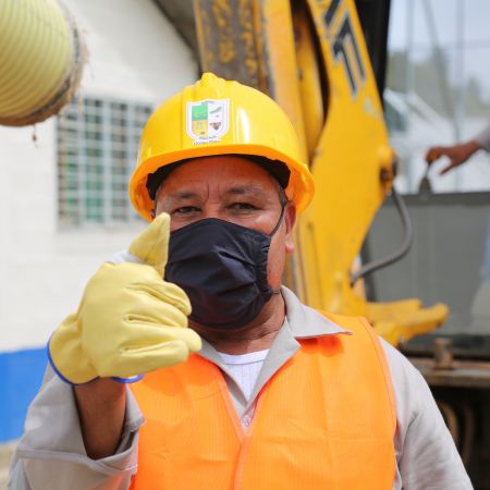 Fotografía de contratista de obras de agua y saneamiento en Antioquia