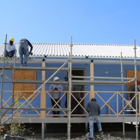 Los trabajos de reconstrucción en Providencia y Santa Catalina en materia de vivienda y agua se desarrollan en tres frentes de acción simultáneos. Foto: (MVCT)