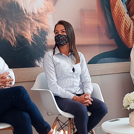 "Estoy muy feliz, porque adquirir vivienda propia es un sueño hecho realidad”, le dijo la beneficiaria, Yineth Silva, al ministro de Vivienda, Jonathan Malagón. Foto: Sharon Durán (MVCT)