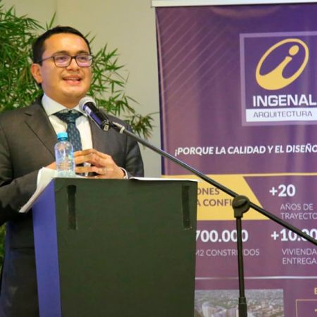 El viceministro Carlos Ruiz habla del programa Jóvenes Propietarios en el evento de la Fiabci. Foto: Sharon Durán (MVCT)