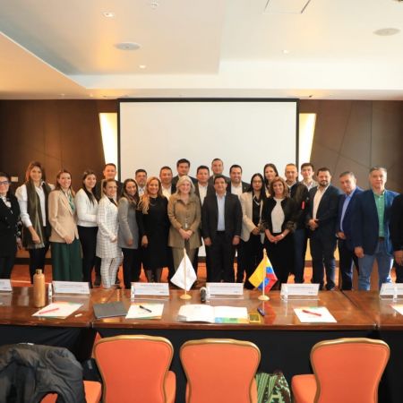 Los gestores de los planes departamentales de agua le expusieron a la ministra sus propuestas para mejorar el sector de agua y saneamiento básico en el país. Foto: René Valenzuela (MVCT)