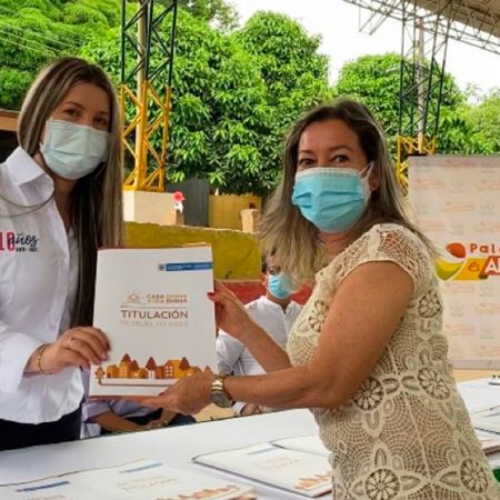Entrega de 10 títulos al logro del actual Gobierno de 60 mil en el país.