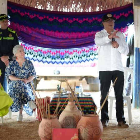 En Uribia se reunieron actores estratégicos que intervendrán los sistemas de abastecimiento de agua potable, para responder a las necesidades de cobertura del pueblo wayuu. Fotos: Sharon Durán (MVCT).