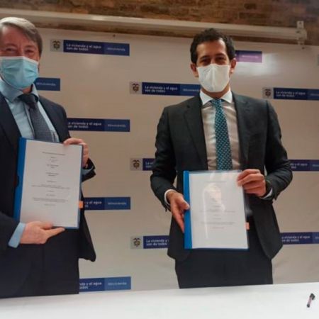 De izquierda a derecha: Alvaro Berriel, representante de KfW para Colombia y Ecuador ; Jose Luis Acero, viceministro de Agua y Saneamiento Básico. Foto: Yohana Cabrera. (MVCT)