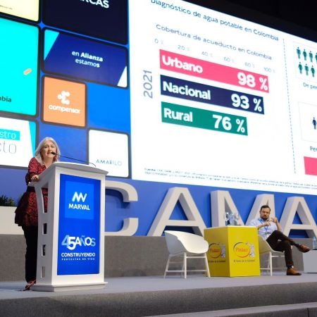 La ministra Catalina Velasco durante el congreso de Camacol, en el cual destacó que para el Gobierno Nacional el sector edificador es fundamental y también tiene estrecha relación con el agua. Foto: Dania Asprilla (MVCT).