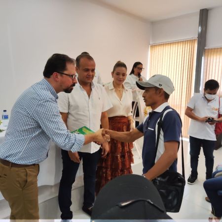 Hogares vulnerables de Sahagún, Córdoba, recibieron el título de propiedad de su vivienda: Fotos: Minvivienda y cortesía alcaldía de Sahagún