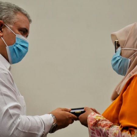 El Presidente Iván Duque con la directora de ONU-Habitat, Maimunah Mohd Sharif. Foto: Sharon Durán (MVCT)