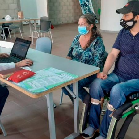 Más de 200 personas asistieron a la Feria de Servicios del sector Trabajo dirigida a los habitantes de la urbanización La Inmaculada. Foto: cortesía alcaldía de Bucaramanga