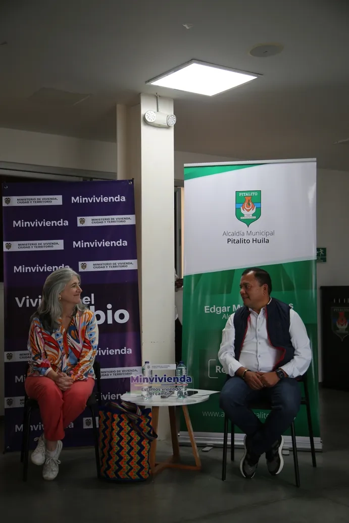 Los huilenses recibieron buenas noticias en materia de agua y vivienda por parte de la ministra de Vivienda. Foto: Sharon Durán (MVCT).