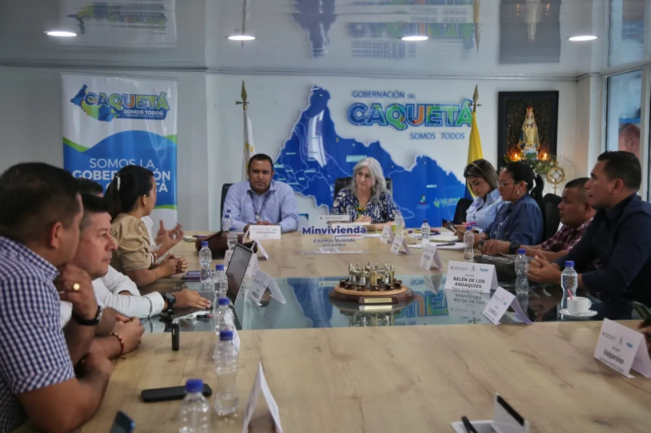 "Quiero hacer un homenaje a las mujeres luchadoras, porque la mitad de los títulos se les entregaron a ellas", dijo la ministra de Vivienda, durante su visita a Caquetá. Foto: Sharon Durán (archivo MVCT).