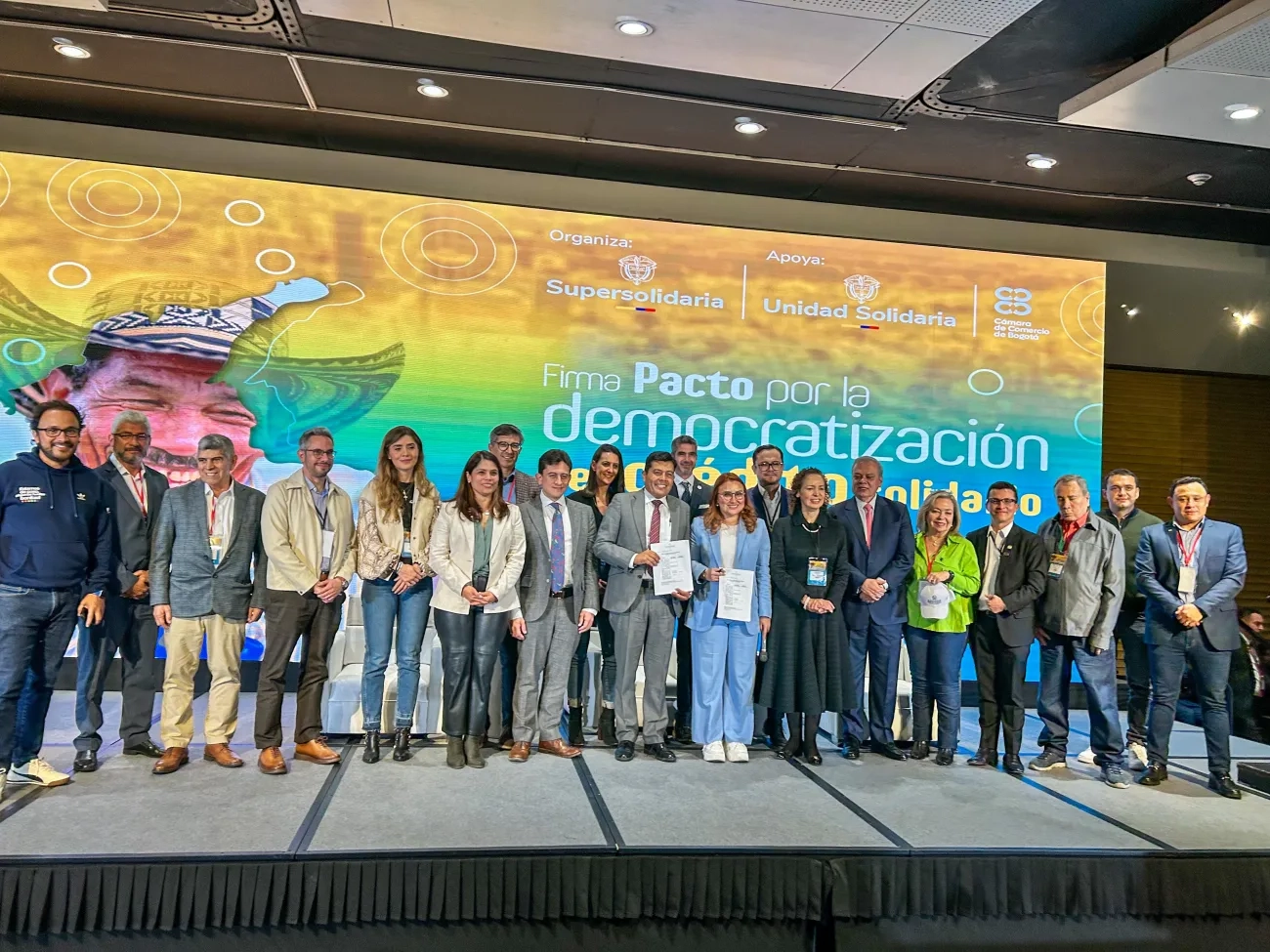 FOTOGRAFÍA FIRMA DE  Pacto por la democratización del crédito solidario