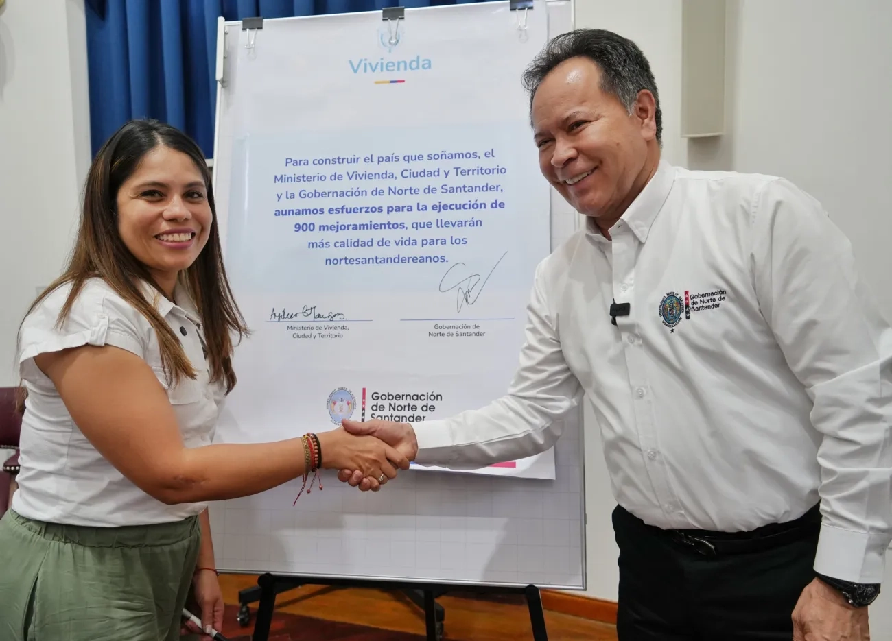 FOTOGRAFÍA VICEMINISTRA DE VIVIENDA, AYDEÉ MARSIGLIA CON EL GOBERNADOR DE NORTE DE SANTANDER