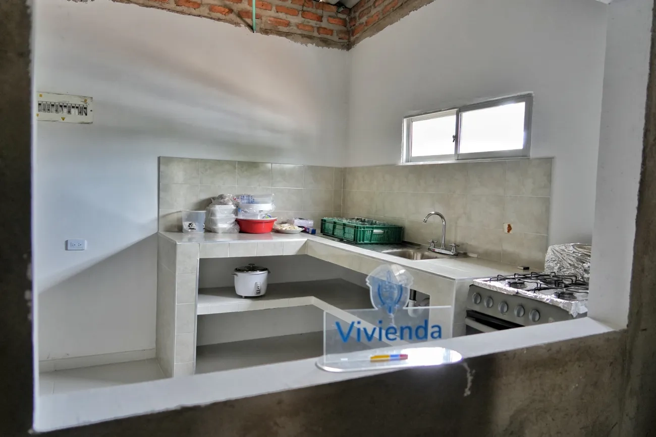 FOTOGRAFÍA MEJORAMIENTO DE VIVIENDA EN COCINA