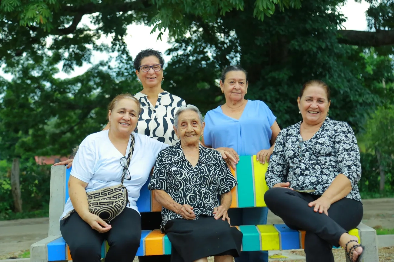 FOTOGRAFÍA ADULTOS MAYORES EN EL NUEVO PARQUE RECREODEPORTIVO LA PRIMAVERA EN EL MOLINO, LA GUAJIRA