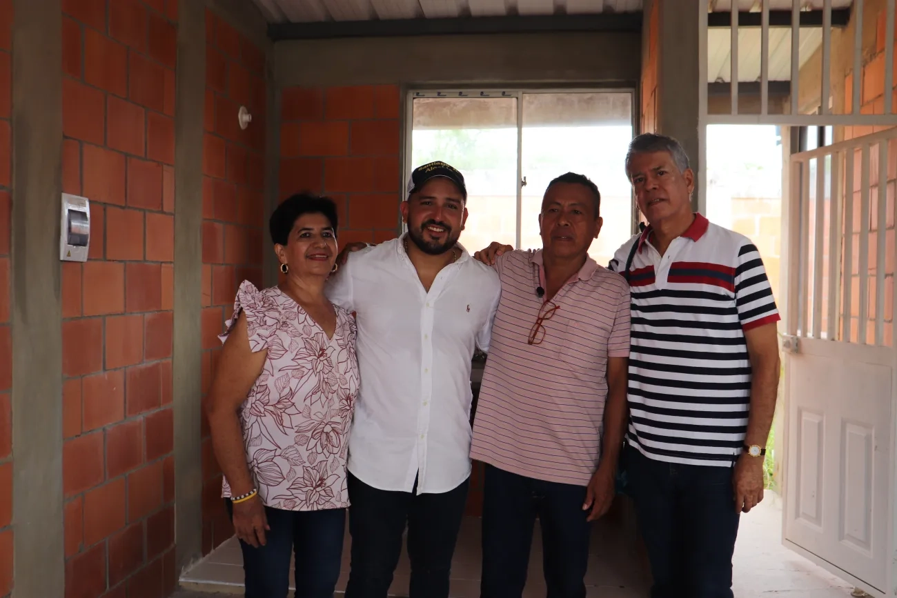 FOTOGRAFÍA ENTREGA DE VIVIENDAS A POBLACIÓN EN CONDICIÓN DE VULNERABILIDAD EN EL TOLIMA