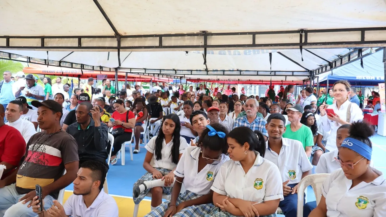 FOTOGRAFÍA RESIDENTES DE TURBO ANTIOQUIA, BENEFICIADOS CON LA INTERVENCIÓN INTEGRAL A PARTIR DEL ORDENAMIENTO TERRITORIAL ALREDEDOR DEL AGUA