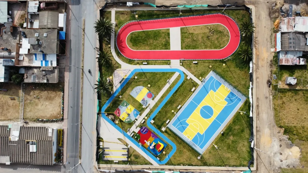FOTOGRAFÍA AÉREA DEL PARQUE RECREODEPORTIVO RENACER LAS PALMERAS, EN SAMACÁ BOYACÁ