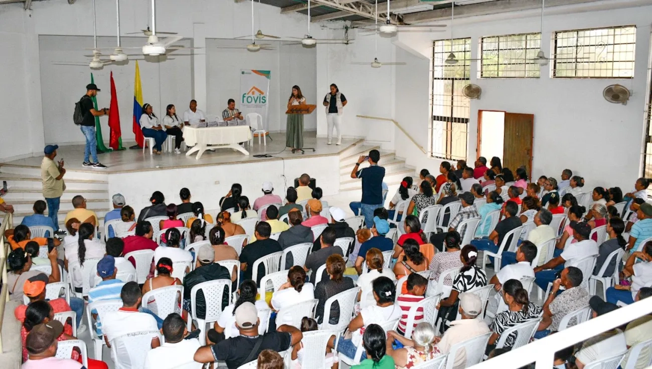 FOTOGRAFIA ENTREGA de títulos prediales en Corozal 