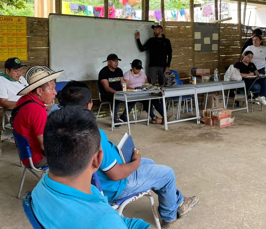 FOTOGRAFÍA VISITA TECNICA DE MINVIVIENDA EN RESGUARO INDIGENA EN RISARALDA