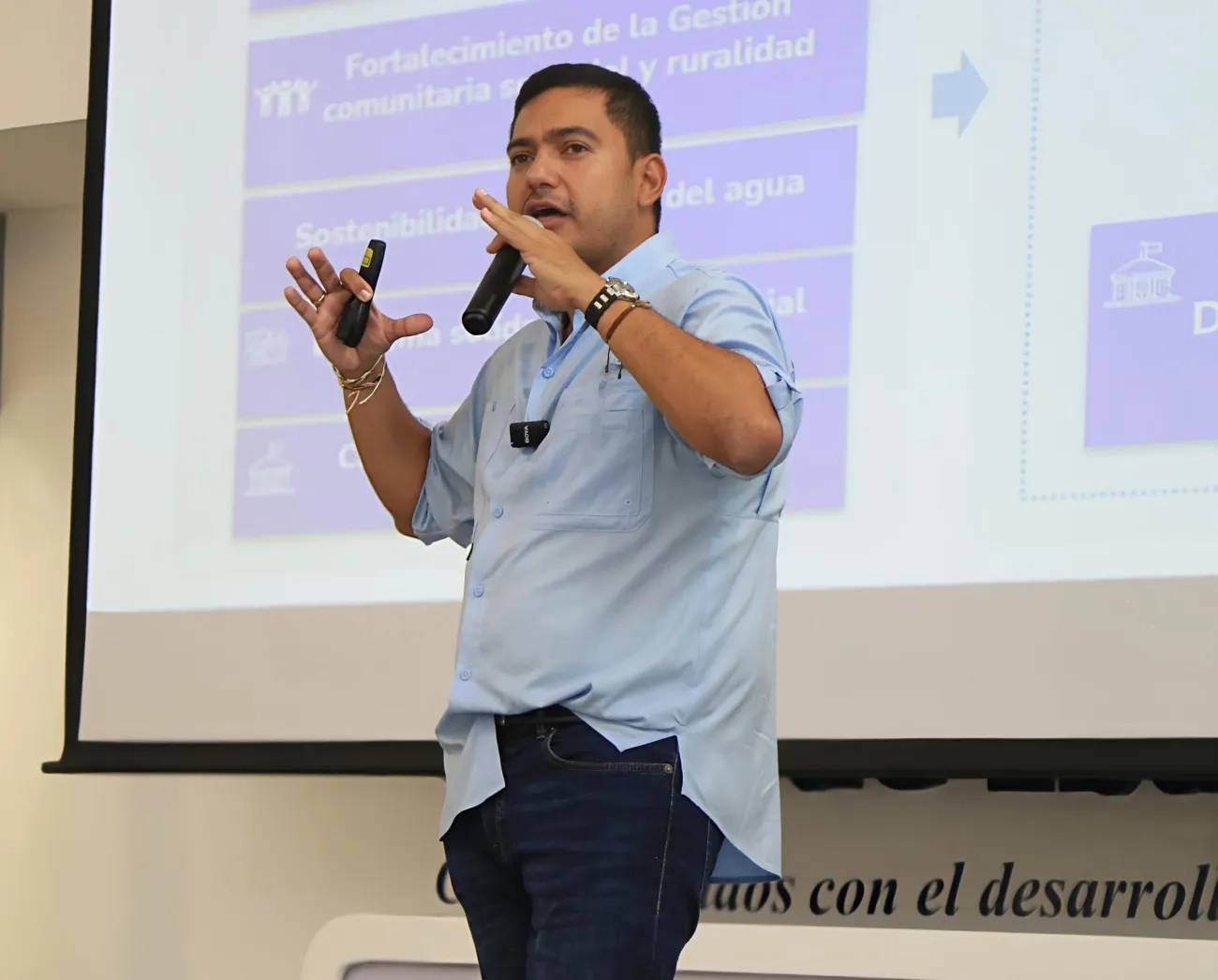 FOTOGRAFÍA MINVIVIENDA LIDERO Ley de Competencias y política de gestión comunitaria del agua´ en Ibagué, Tolima