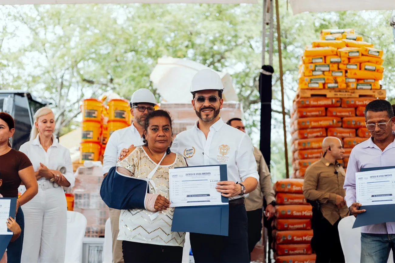 FOTOGRAFIA COMUNICADO PRESIDENTE APUESTA POR RECOSNTRUCCION EN CALI 04