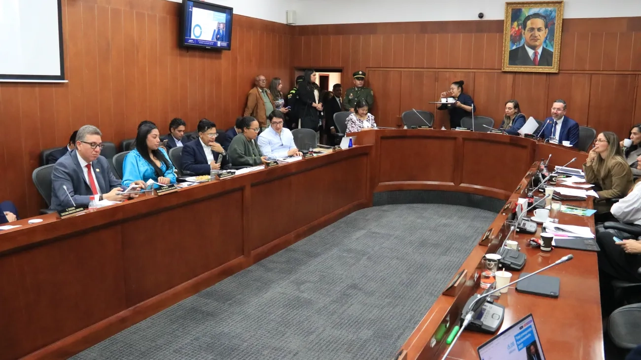 FOTOGRAFIA COMUNICADO EN INFORME MINISTRO DE VIVIENDA ADVIERTE QUE LA ENTIDAD NO TIENE CAPACIDAD PARA INVERTIR 04