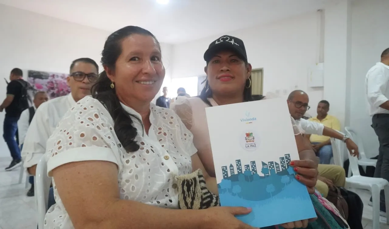 FOTOGRAFIA COMUNICADO TITULACION EN LA PAZ, CESAR 04