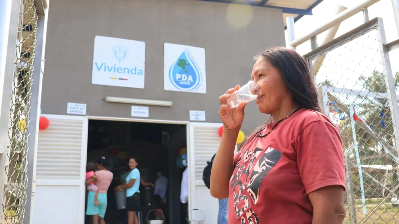 FOTOGRAFIA COMUNICADO INDIGENAS DE MITU YA CUENTAN CON ABASTECIMIENTO DE AGUA 04