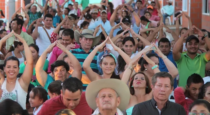 Manana seguiremos contribuyendo a tener un pais mas equitativo con la entrega de viviendas y firma de alcantarillado en Galapa Atlantico