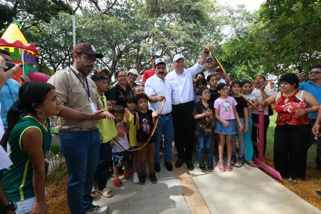 FOTOGRAFIA MINVIVIENDA ENTREGA PARQUE RECREODEPORTIVO EN YOPAL 01