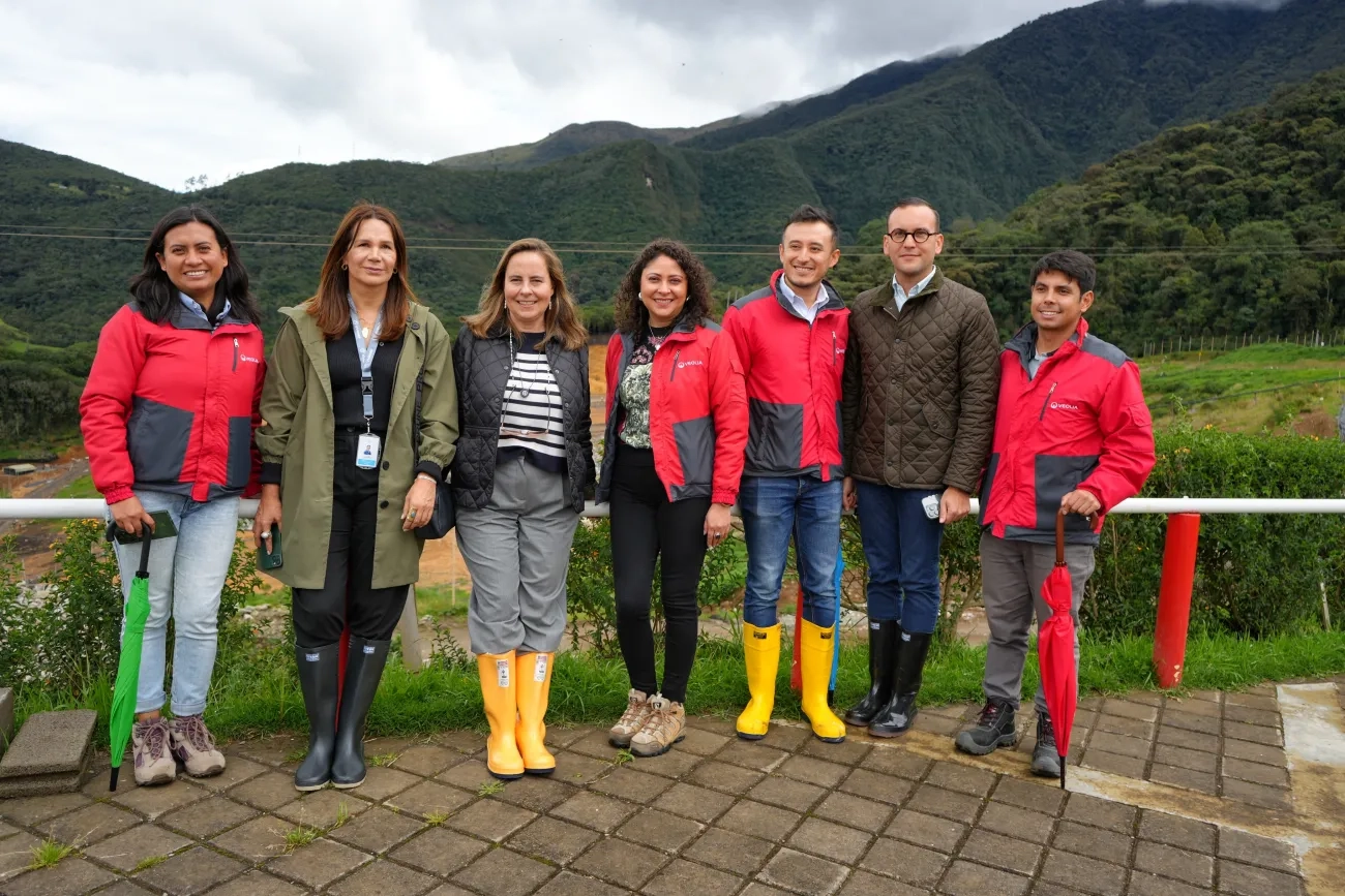 FOTOGRAFÍA, MINISTRA DE VIVIENDA HELGA MARÍA RIVAS, JUNTO CON LA DIRECTORA DE INFRAESTRUCTURA Y DESARROLLO EMPRESARIAL, MÓNICA GARZÓN EN VISITA DEL CENTRO INTELIGENTE DE GESTIÓN ECOLÓGICA ANTANAS
