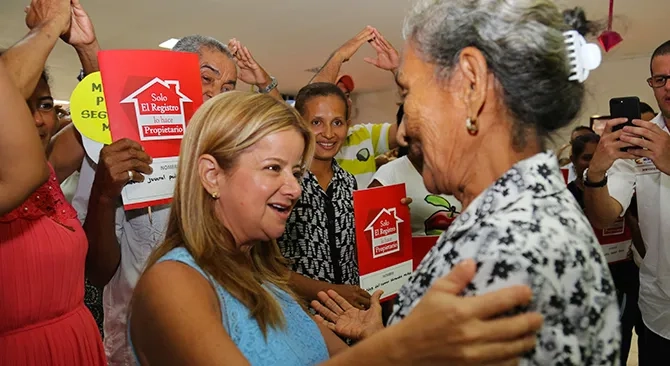 Estamos cumpliendo el sueno del Presidente de que Colombia sea un pais de propietarios Elsa Noguera