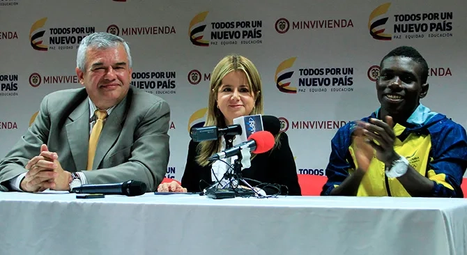 Ministra de Vivienda le confirma a Yuberjen Martinez que su casa estara lista en cuatro meses