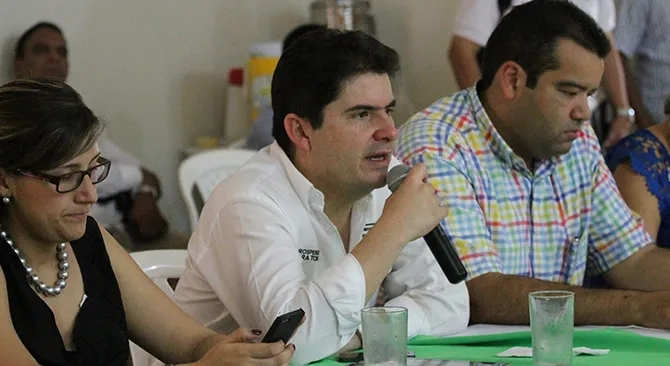 Nuevos acuerdos sobre inversiones para agua potable hizo hoy Minvivienda con la comunidad de Riohacha