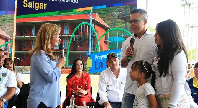 Minvivienda cumplio con la reconstruccion de Salgar en tiempo record