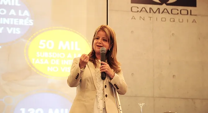 Nuestra politica de vivienda reduce la pobreza genera empleo y dinamiza la economia Elsa Noguera