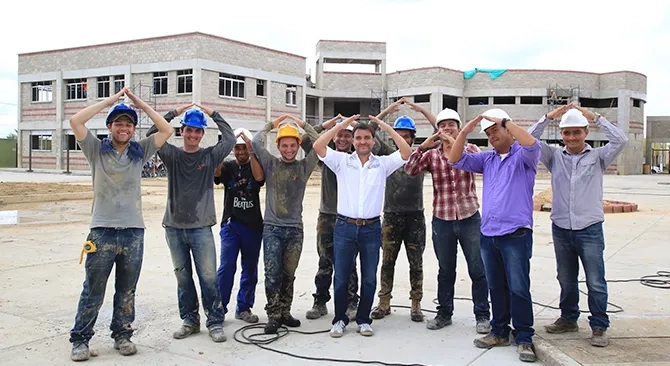 Minvivienda visito en Barranquilla las obras del colegio publico mas grande de Colombia