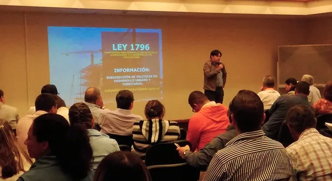 Mas de 600 constructores del pais fueron capacitados en la Ley de Vivienda Segura