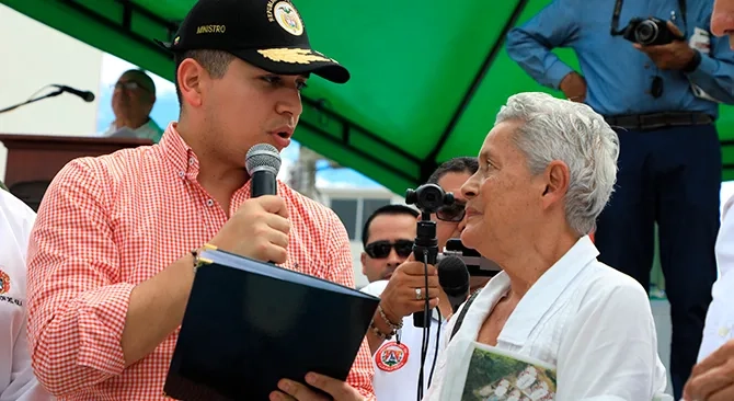 Minvivienda convierte a 300 familias de Garzon Huila en nuevos propietarios de vivienda