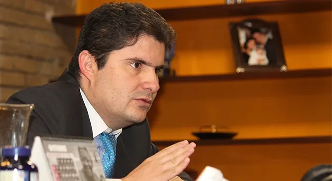 Ministro Luis Felipe Henao expone en Espana la politica de vivienda de Colombia