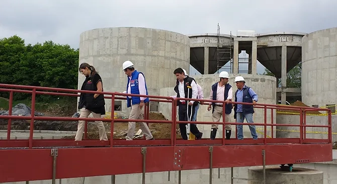 Minvivienda entregó en Armenia 80 viviendas gratis e inspeccionó la Planta de tratamiento de agua residual La Marina